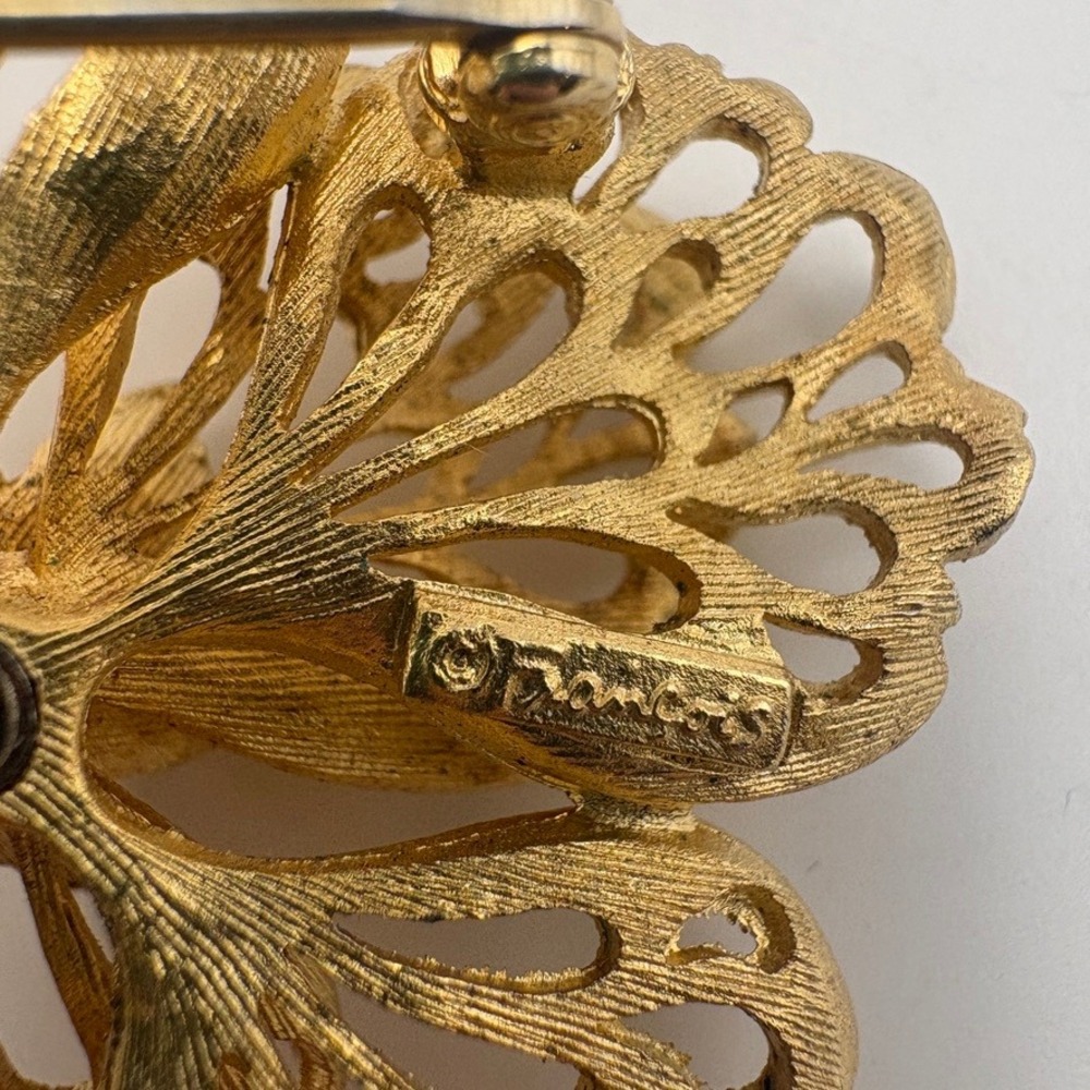 Francois Vintage Gold Tone Filigree Flower Brooch Dimensional Floral Pin 2.25" - Picture 3 of 9